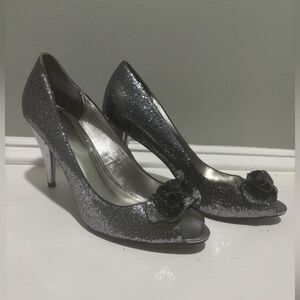 Silver Flower Wedding Formal Petal Open Toe Heels by Style & Co- size 9